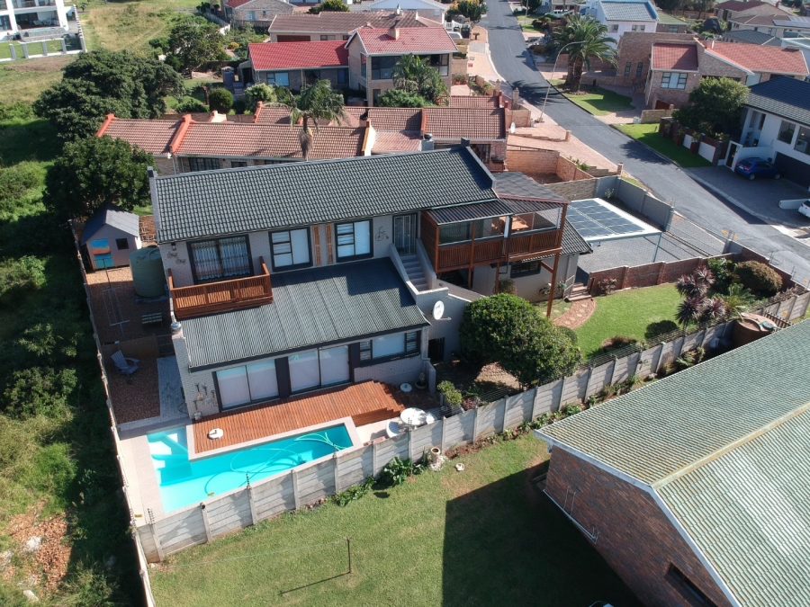 4 Bedroom Property for Sale in Wavecrest Eastern Cape